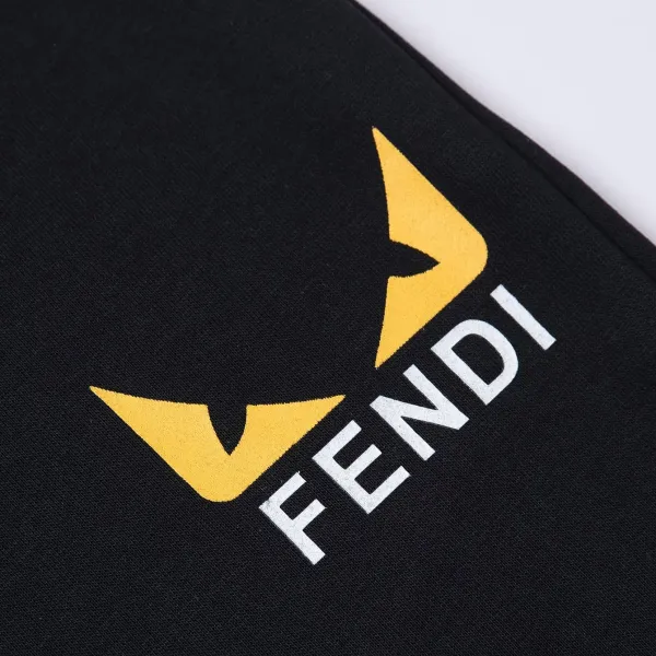 【FENDI  公式旗艦店】フェンディ ショートパンツご好評に付き再入荷！