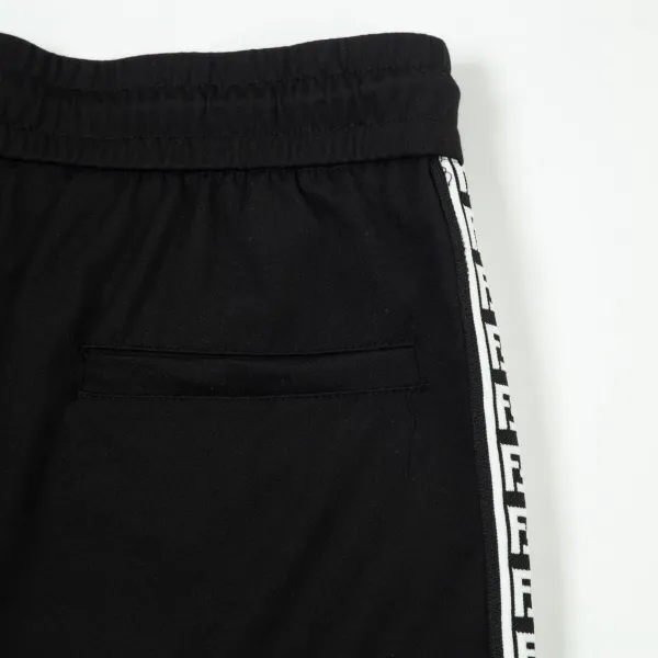 【FENDI 公式旗艦店】モンクレール   ショートパンツ  ご好評に付き再入荷！
