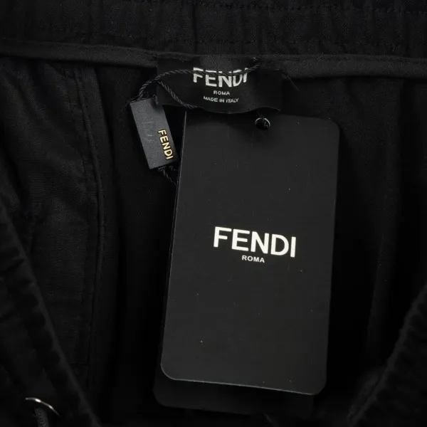 【FENDI 公式旗艦店】モンクレール   ショートパンツ  ご好評に付き再入荷！