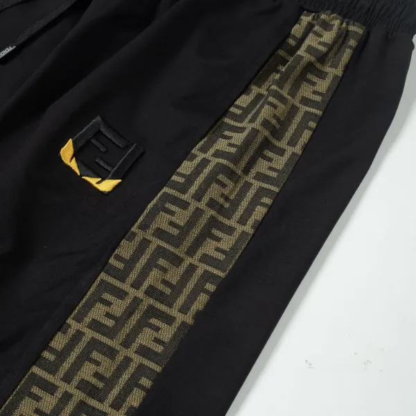 【FENDI  公式旗艦店】フェンディ ショートパンツご好評に付き再入荷！