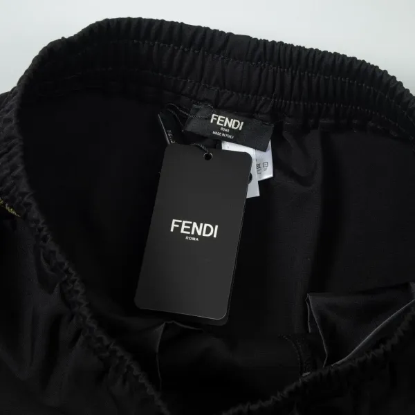 【FENDI  公式旗艦店】フェンディ ショートパンツご好評に付き再入荷！