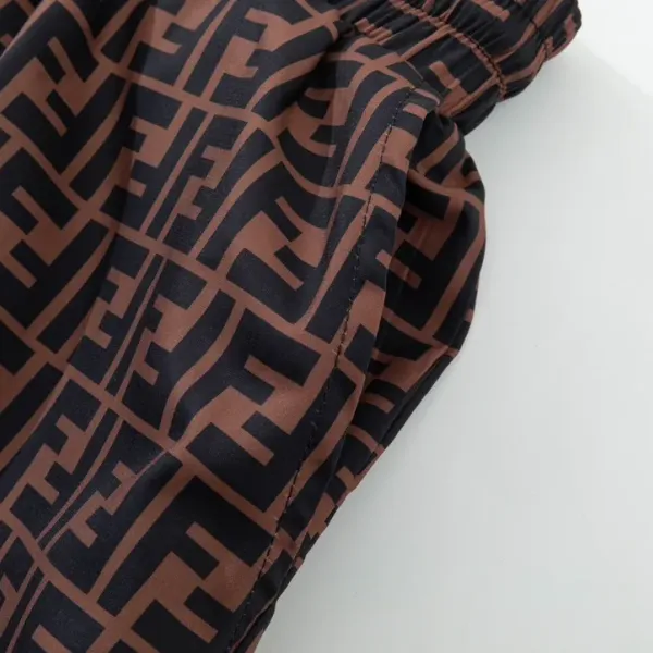 【FENDI   公式旗艦店】フェンディ   ショートパンツ  ご好評に付き再入荷！