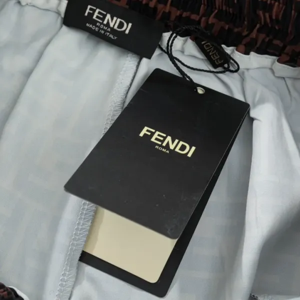 【FENDI   公式旗艦店】フェンディ   ショートパンツ  ご好評に付き再入荷！