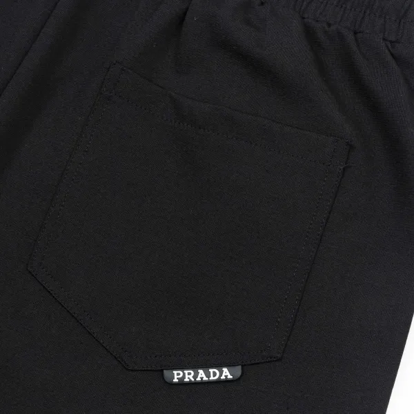 【PRADA  公式旗艦店】プラダ ショートパンツご好評に付き再入荷！250227