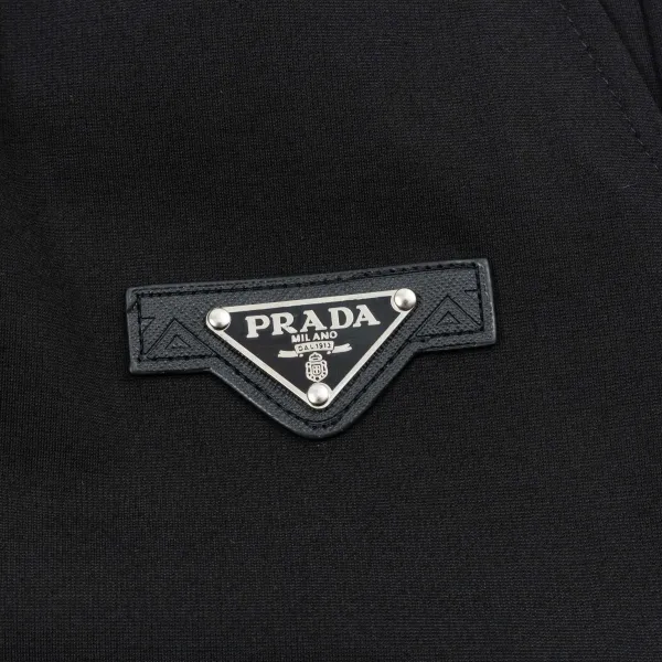 【PRADA  公式旗艦店】プラダ ショートパンツご好評に付き再入荷！250227