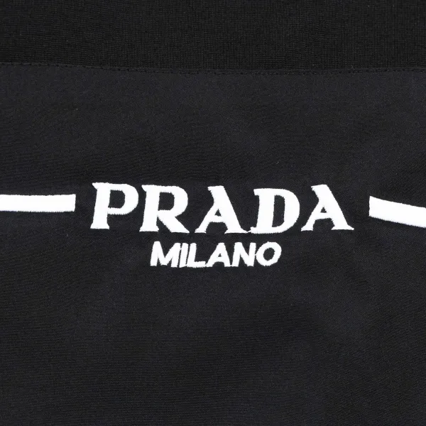 【PRADA  公式旗艦店】プラダ ショートパンツご好評に付き再入荷！250227