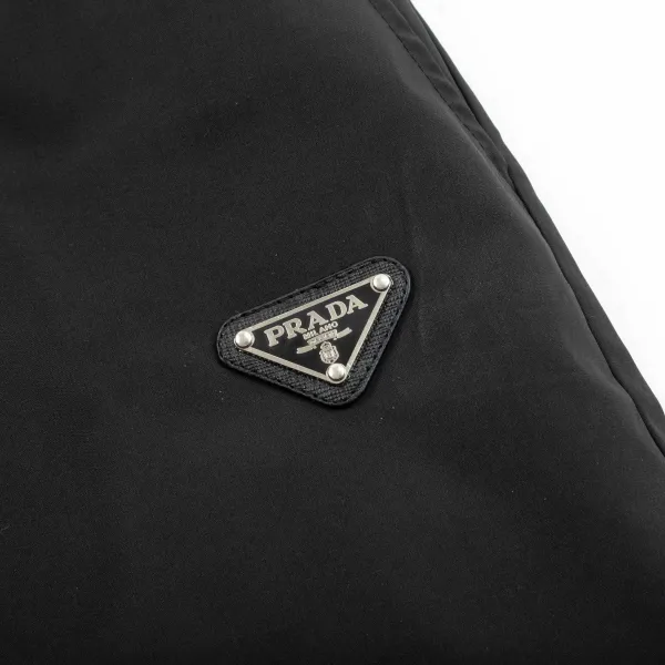 【PRADA  公式旗艦店】プラダ ショートパンツご好評に付き再入荷！250227