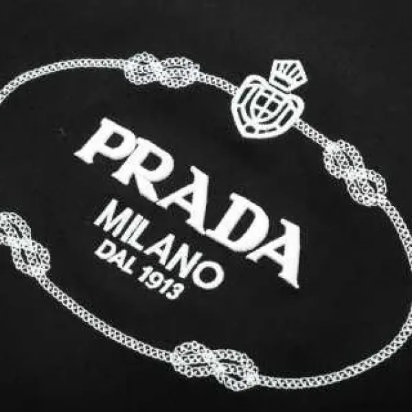 【PRADA  公式旗艦店】プラダ ショートパンツご好評に付き再入荷！250227