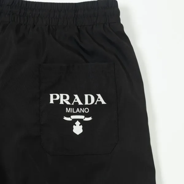 【PRADA  公式旗艦店】プラダ ショートパンツ  ご好評に付き再入荷！