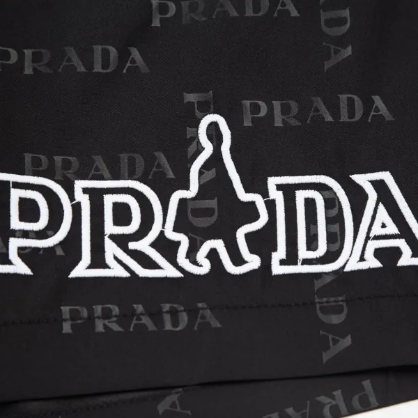 【PRADA  公式旗艦店】プラダ  ショートパンツ  ご好評に付き再入荷！