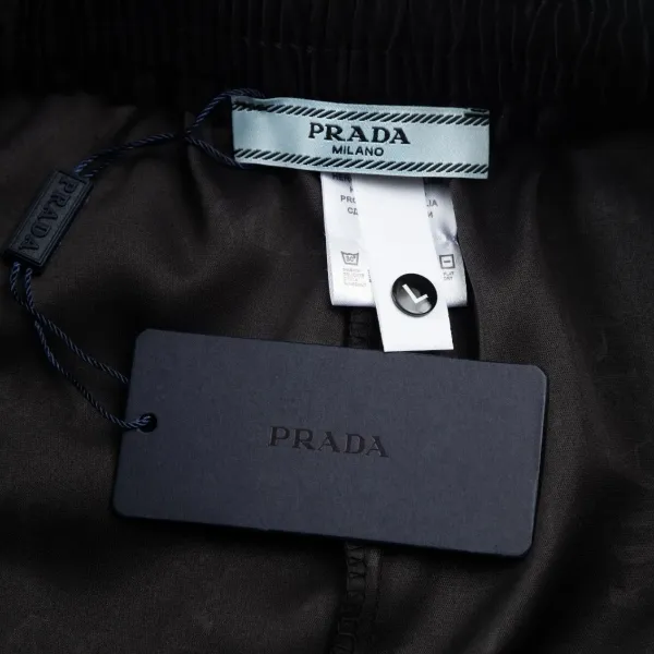 【PRADA  公式旗艦店】プラダ  ショートパンツ  ご好評に付き再入荷！