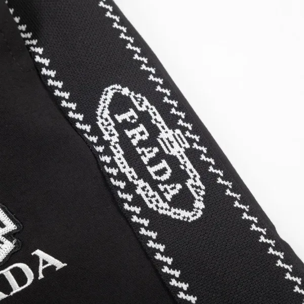 【PRADA  公式旗艦店】プラダ  ショートパンツ  ご好評に付き再入荷！