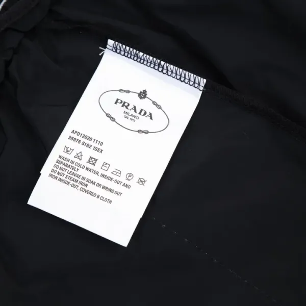 【 PRADA  公式旗艦店】 プラダ    ショートパンツ  ご好評に付き再入荷！