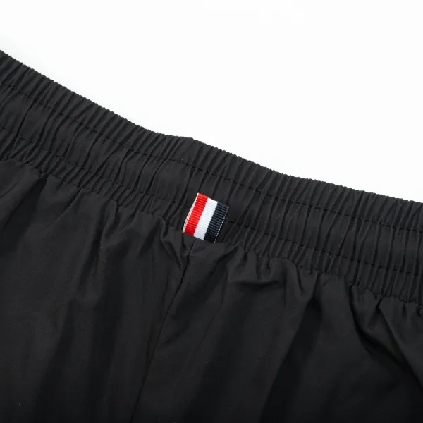 【ThomBrowne   公式旗艦店】トムブラウン  ショートパンツご好評に付き再入荷！250227