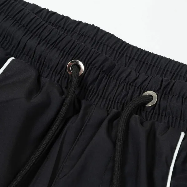 【ThomBrowne   公式旗艦店】トムブラウン  ショートパンツご好評に付き再入荷！250227