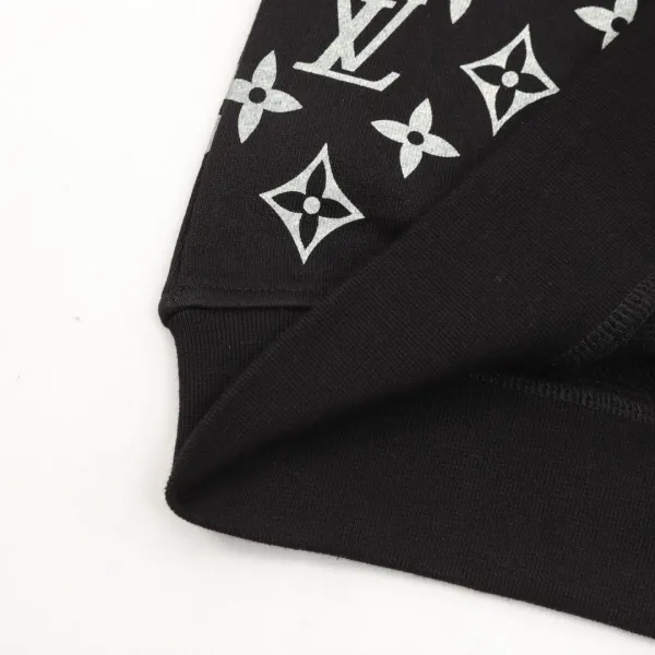 LV【LOUIS VUITTON 公式旗艦店】ルイヴィトン 丸首の衛衣 スウェット ご好評に付き再入荷!250110 LV【LOUIS VUITTON 公式旗艦店】ルイヴィトン 丸首の衛衣 スウェット ご好評に付き再入荷!250110