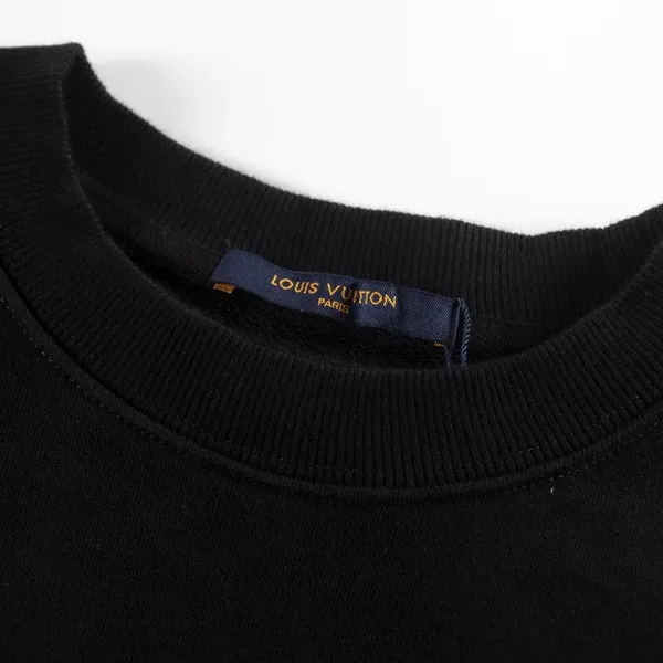 LV【LOUIS VUITTON  公式旗艦店】ルイヴィトン 丸首の衛衣 スウェット ご好評に付き再入荷！250110