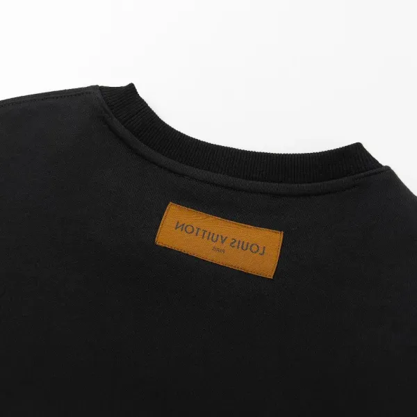 LV【LOUIS VUITTON 公式旗艦店】ルイヴィトン 丸首の衛衣 スウェット ご好評に付き再入荷!241217 LV【LOUIS VUITTON 公式旗艦店】ルイヴィトン 丸首の衛衣 スウェット ご好評に付き再入荷!241217