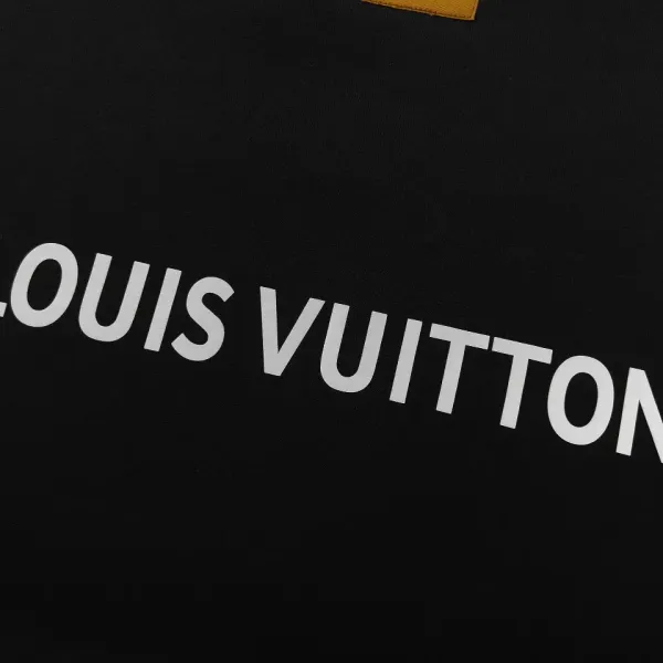 LV【LOUIS VUITTON 公式旗艦店】ルイヴィトン 丸首の衛衣 スウェット ご好評に付き再入荷!241217 LV【LOUIS VUITTON 公式旗艦店】ルイヴィトン 丸首の衛衣 スウェット ご好評に付き再入荷!241217