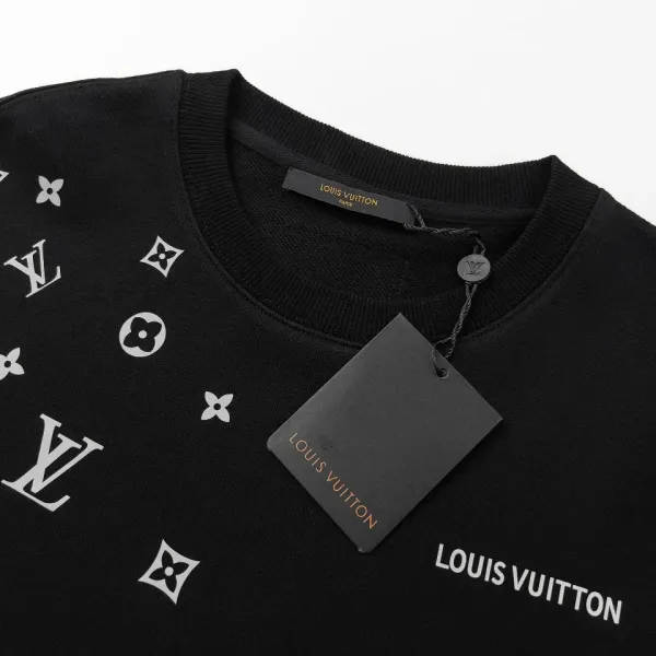 LV【LOUIS VUITTON 公式旗艦店】ルイヴィトン 丸首の衛衣 スウェット ご好評に付き再入荷!241217 LV【LOUIS VUITTON 公式旗艦店】ルイヴィトン 丸首の衛衣 スウェット ご好評に付き再入荷!241217