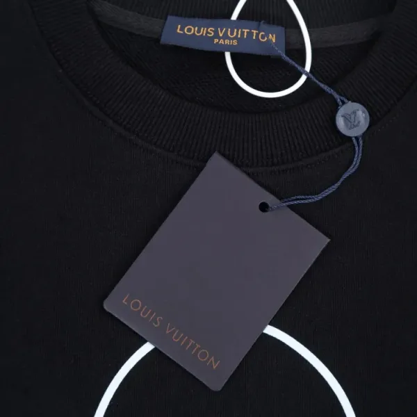 LV【LOUIS VUITTON 公式旗艦店】ルイヴィトン 丸首の衛衣 スウェット ご好評に付き再入荷!241217 LV【LOUIS VUITTON 公式旗艦店】ルイヴィトン 丸首の衛衣 スウェット ご好評に付き再入荷!241217