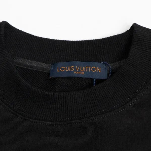 LV【LOUIS VUITTON  公式旗艦店】ルイヴィトン 丸首の衛衣 スウェット ご好評に付き再入荷！ 241121