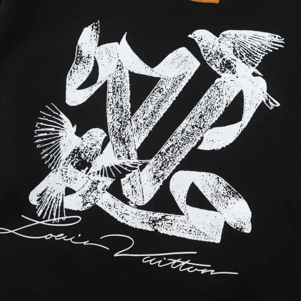 LV【LOUIS VUITTON  公式旗艦店】ルイヴィトン 丸首の衛衣 スウェット ご好評に付き再入荷！ 241121