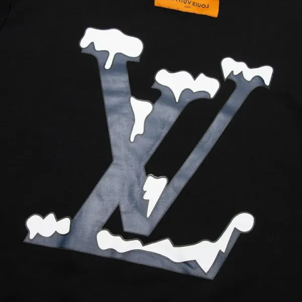 LV 【LOUIS VUITTON 公式旗艦店】ルイヴィトン 丸首の衛衣 スウェット ご好評に付き再入荷 240902 LV 【LOUIS VUITTON 公式旗艦店】ルイヴィトン 丸首の衛衣 スウェット ご好評に付き再入荷 240902