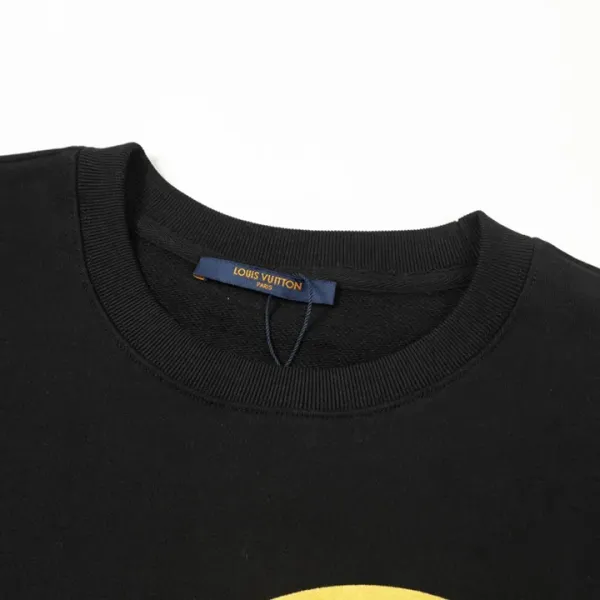 LV 【LOUIS VUITTON 公式旗艦店】ルイヴィトン 丸首の衛衣 スウェット ご好評に付き再入荷 240902 LV 【LOUIS VUITTON 公式旗艦店】ルイヴィトン 丸首の衛衣 スウェット ご好評に付き再入荷 240902