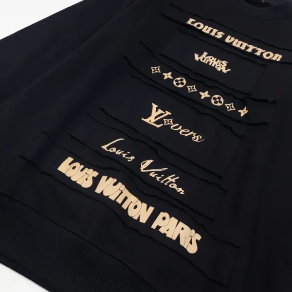 LV 【LOUIS VUITTON 公式旗艦店】ルイヴィトン 丸首の衛衣 スウェット ご好評に付き再入荷 240902 LV 【LOUIS VUITTON 公式旗艦店】ルイヴィトン 丸首の衛衣 スウェット ご好評に付き再入荷 240902