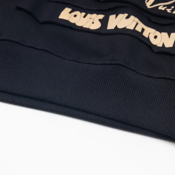 LV 【LOUIS VUITTON 公式旗艦店】ルイヴィトン 丸首の衛衣 スウェット ご好評に付き再入荷 240902 LV 【LOUIS VUITTON 公式旗艦店】ルイヴィトン 丸首の衛衣 スウェット ご好評に付き再入荷 240902