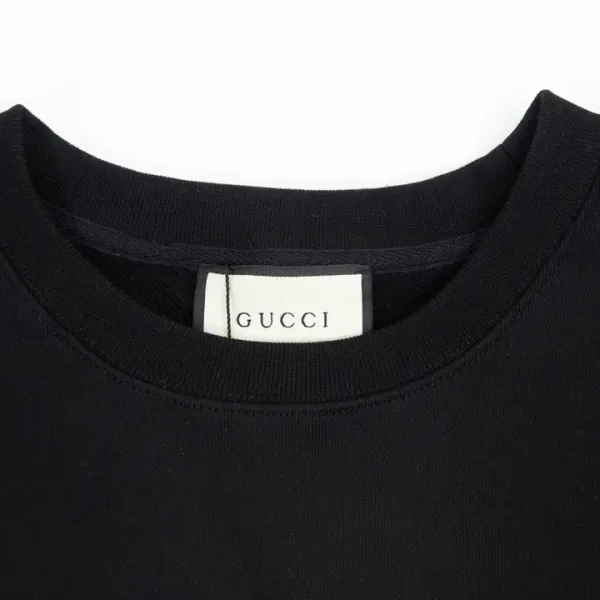 【GUCCI  公式旗艦店】グッチ 丸首の衛衣 スウェットご好評に付き再入荷 240902