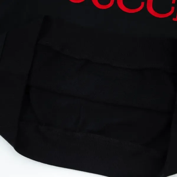 【GUCCI  公式旗艦店】グッチ 丸首の衛衣 スウェットご好評に付き再入荷 240902