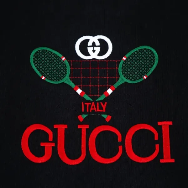 【GUCCI  公式旗艦店】グッチ 丸首の衛衣 スウェットご好評に付き再入荷 240902