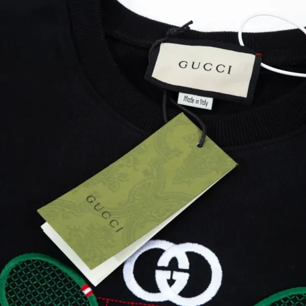 【GUCCI  公式旗艦店】グッチ 丸首の衛衣 スウェットご好評に付き再入荷 240902