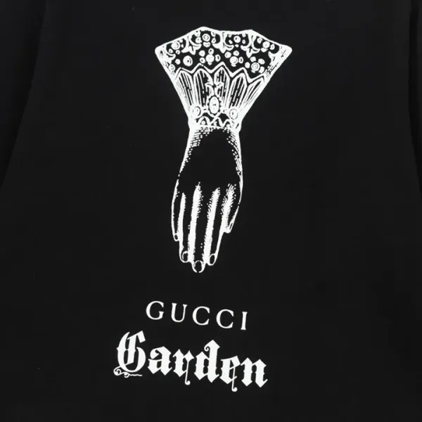 【GUCCI  公式旗艦店】グッチ 丸首の衛衣 スウェットご好評に付き再入荷 240902