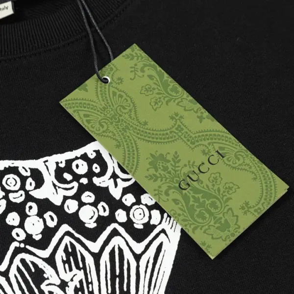 【GUCCI  公式旗艦店】グッチ 丸首の衛衣 スウェットご好評に付き再入荷 240902