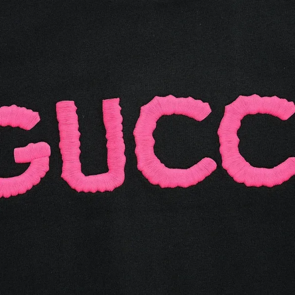 【GUCCI  公式旗艦店】グッチ 丸首の衛衣 スウェットご好評に付き再入荷 240828