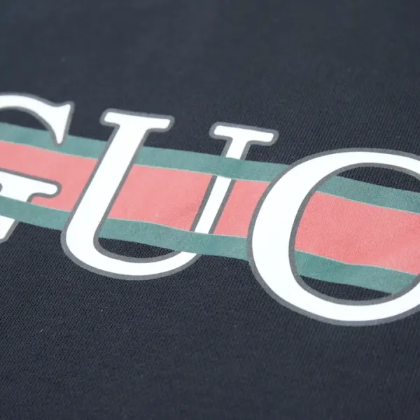 【GUCCI  公式旗艦店】グッチ  丸首の衛衣 スウェットご好評に付き再入荷 240816