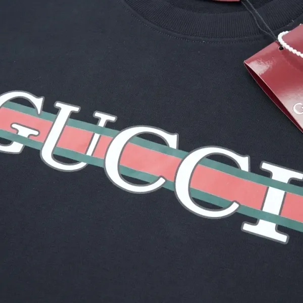 【GUCCI  公式旗艦店】グッチ  丸首の衛衣 スウェットご好評に付き再入荷 240816