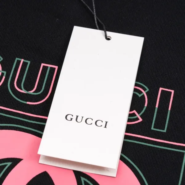 【GUCCI  公式旗艦店】グッチ  丸首の衛衣 スウェットご好評に付き再入荷！