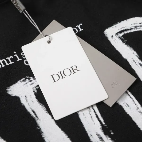 【DIOR 公式旗艦店】ディオール  丸首の衛衣 スウェットご好評に付き再入荷250110