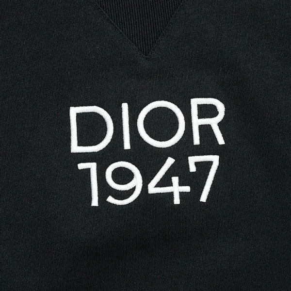 【DIOR  公式旗艦店】ディオール  丸首の衛衣 ご好評に付き再入荷 240817