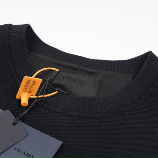 【PRADA 公式旗艦店】プラダ  丸首の衛衣  スウェットご好評に付き再入荷    241113
