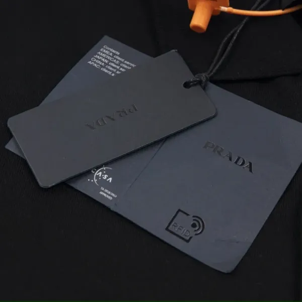 【PRADA 公式旗艦店】プラダ  開襟衛衣  スウェットご好評に付き再入荷    241113