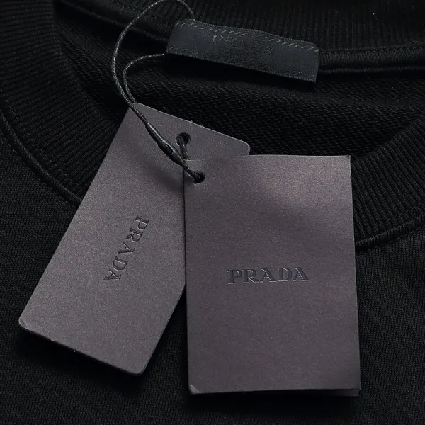 【PRADA 公式旗艦店】プラダ  丸首の衛衣 スウェットご好評に付き再入荷 240925