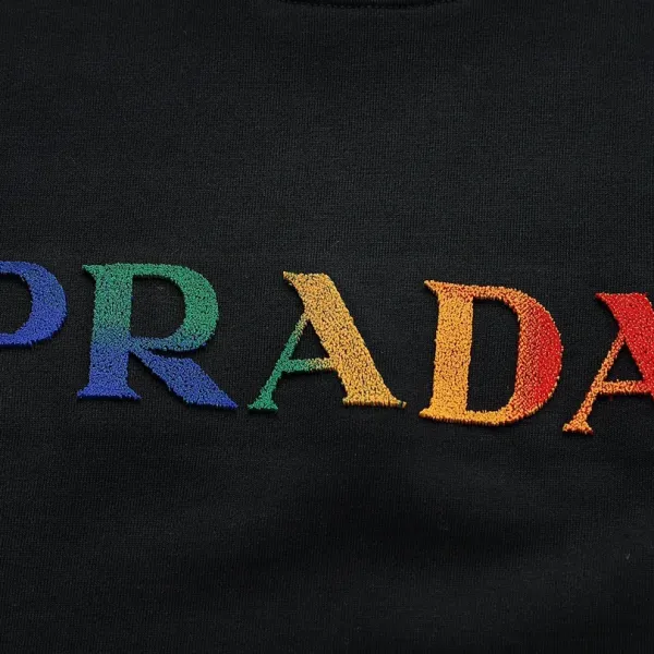 【PRADA 公式旗艦店】プラダ 丸首の衛衣 スウェットご好評に付き再入荷 240925 【PRADA 公式旗艦店】プラダ 丸首の衛衣 スウェットご好評に付き再入荷 240925