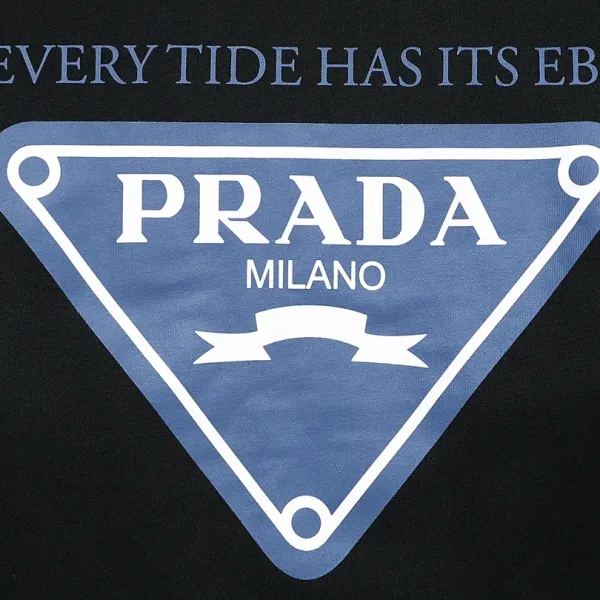 【PRADA 公式旗艦店】プラダ  丸首の衛衣 スウェットご好評に付き再入荷 240809