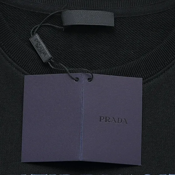 【PRADA 公式旗艦店】プラダ  丸首の衛衣 スウェットご好評に付き再入荷 240809