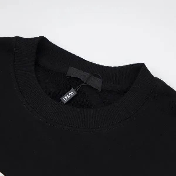 【PRADA  公式旗艦店】プラダ 丸首の衛衣 スウェットご好評に付き再入荷！